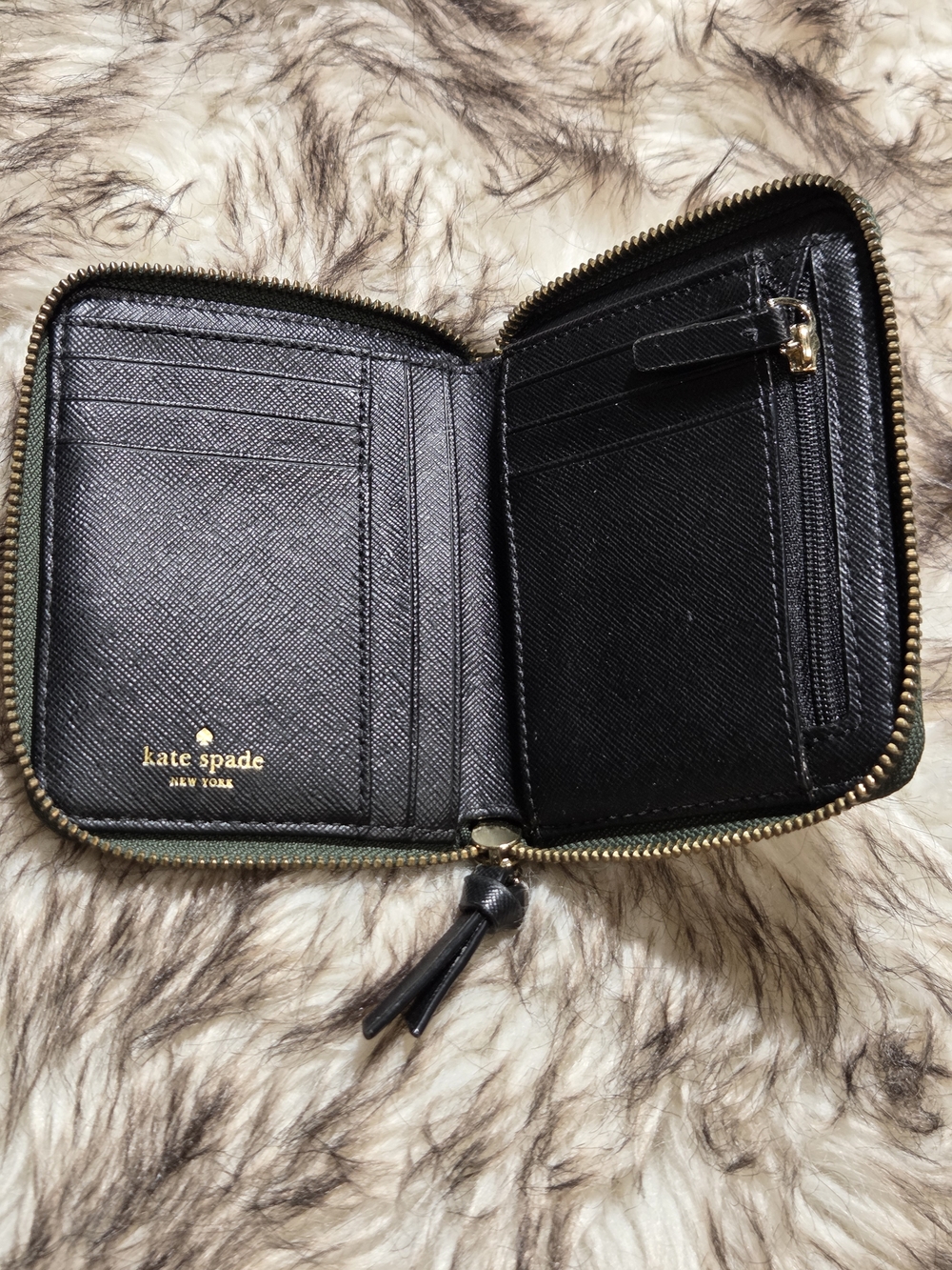 Kate Spade Darci Wilson Road wallet in an evergreen nylon material. - Picture 5 of 11